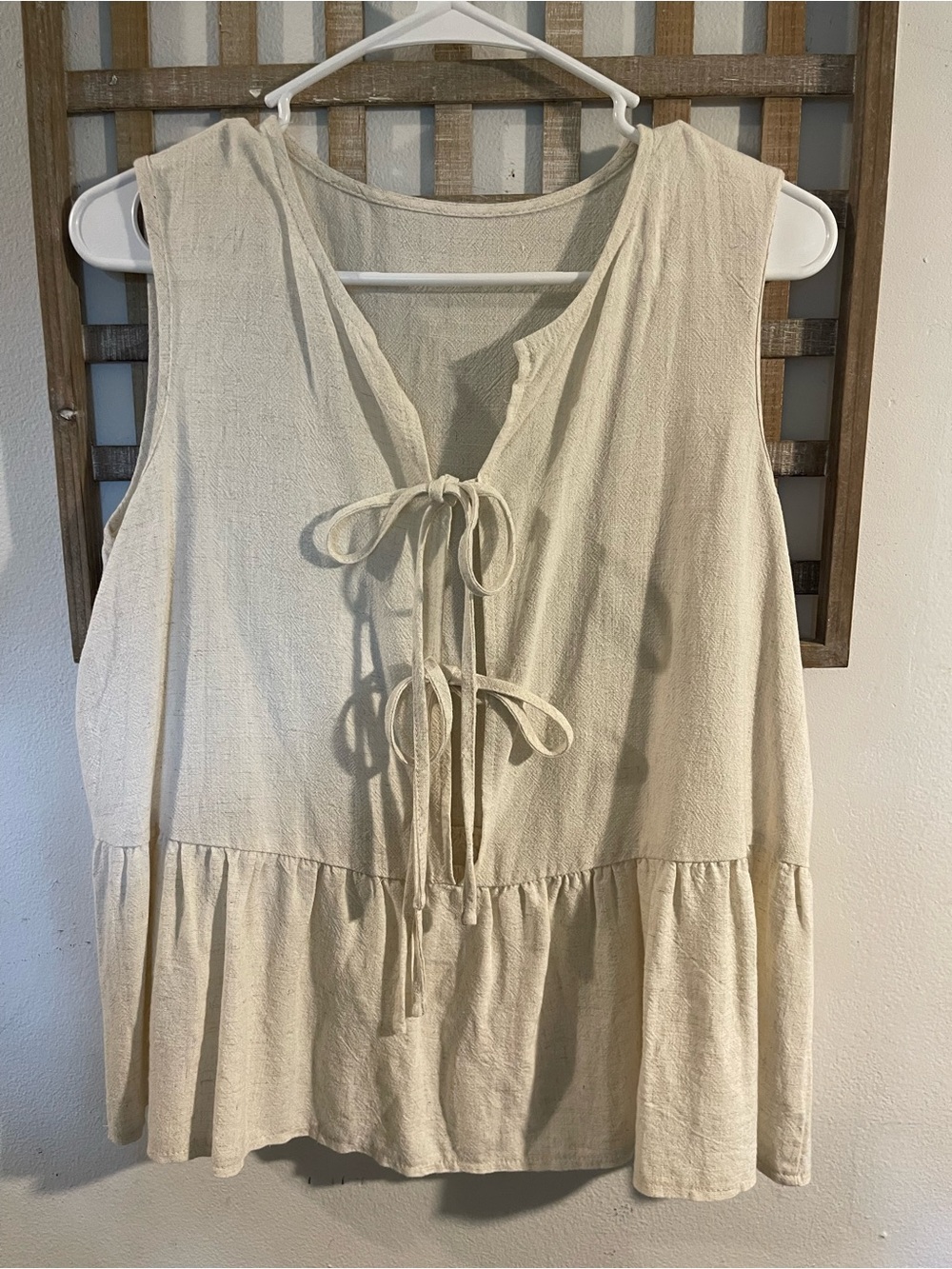 Women’s size medium Cream Tie-Front Sleeveless Peplum Top blouse linen blend
